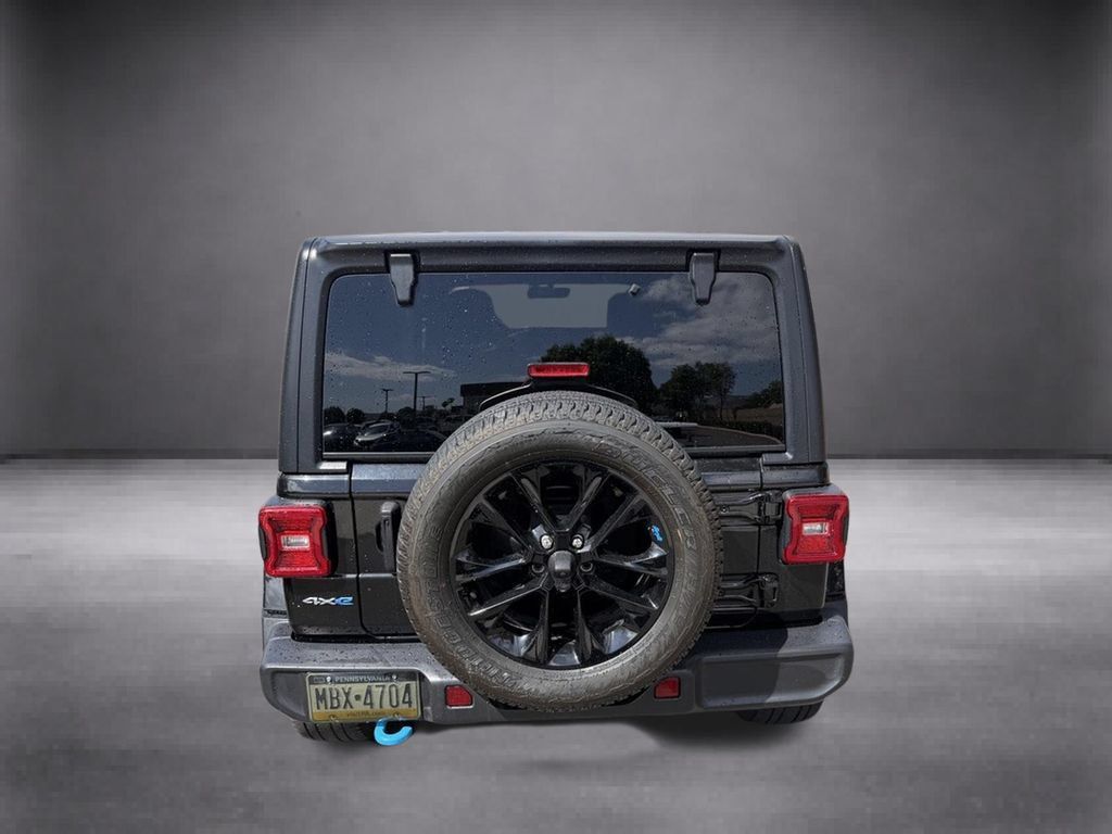 Used 2023 Jeep Wrangler Unlimited Sahara w/ Cold Weather Group AWD/4WD image 17