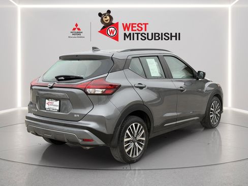 Used 2023 Nissan Kicks SR image 4