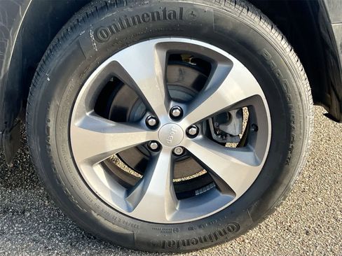 Used 2020 Jeep Cherokee Limited image 14