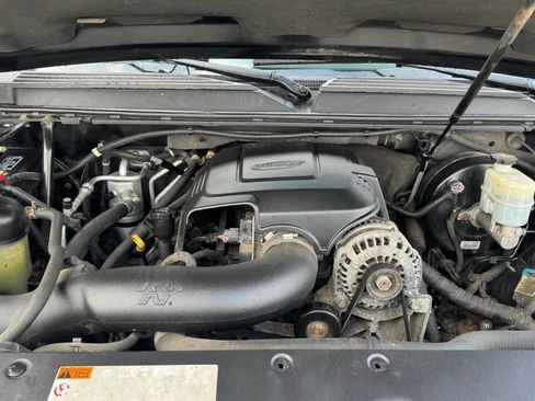 Used 2011 Cadillac Escalade ESV AWD image 30