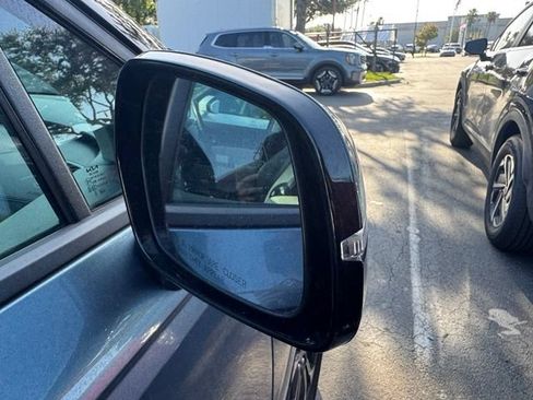 Certified 2024 Kia Carnival EX FWD image 10