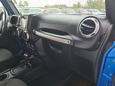 Used 2015 Jeep Wrangler Unlimited Sahara w/ Connectivity Group image 69