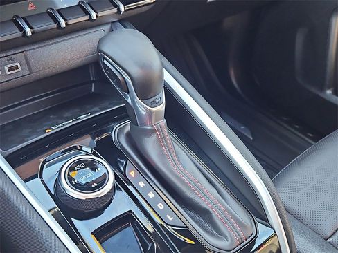 Certified 2025 Chevrolet Colorado Z71 w/ Z71 Convenience Package 2 image 31