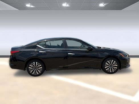 Used 2023 Nissan Altima 2.5 SV FWD image 8