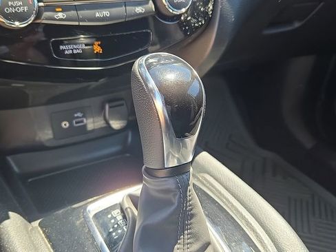Used 2018 Nissan Rogue SV AWD/4WD image 13
