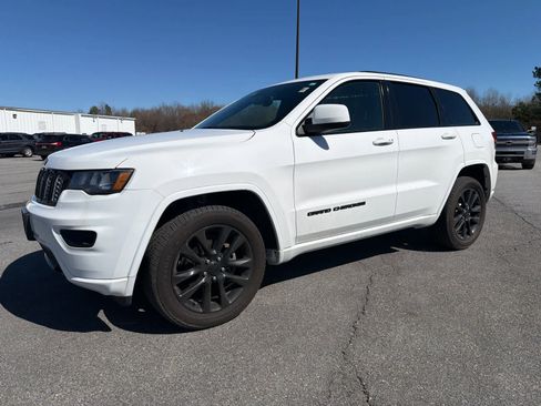 Used 2020 Jeep Grand Cherokee Altitude image 1