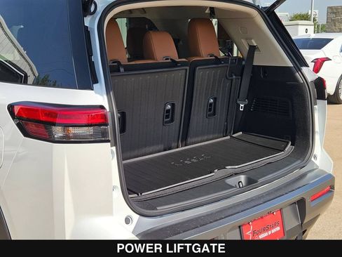 New 2026 Nissan Pathfinder Platinum FWD image 30