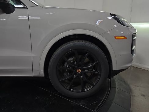 New 2025 Porsche Cayenne image 11