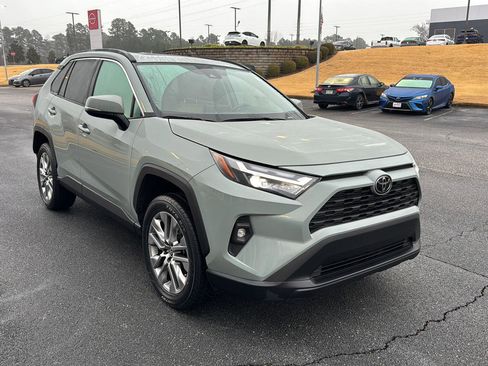 Used 2023 Toyota RAV4 XLE Premium image 6