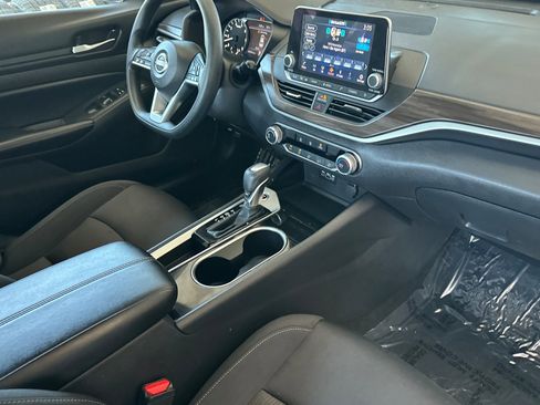 Used 2024 Nissan Altima 2.5 SV FWD image 15