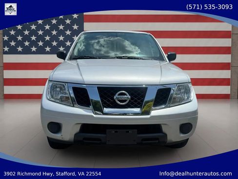 Used 2017 Nissan Frontier SV AWD/4WD image 2