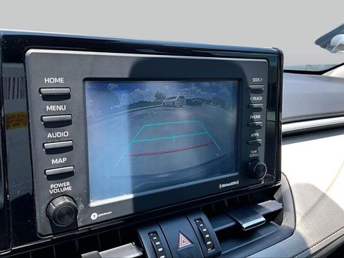 Used 2020 Toyota RAV4 XLE Premium FWD image 27