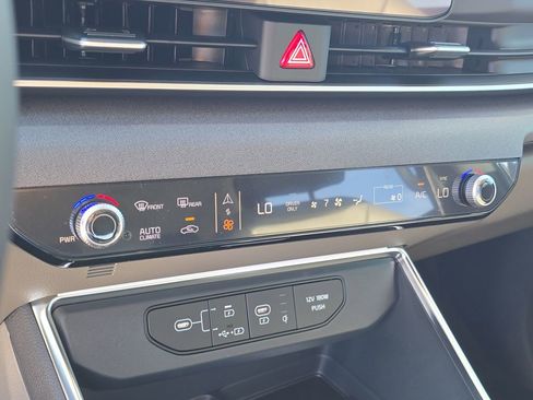 New 2026 Kia Carnival EX FWD image 25