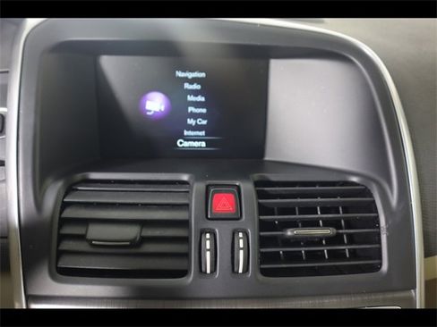 Used 2015 Volvo XC60 T5 Platinum image 26