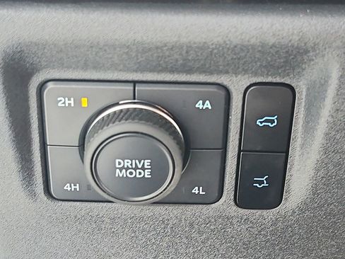 Used 2025 Ford Expedition Active AWD/4WD image 30