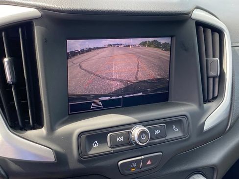 Certified 2024 GMC Terrain SLE FWD image 11