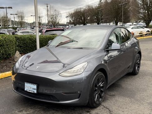 Used 2021 Tesla Model Y Long Range image 5