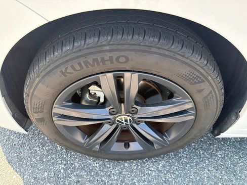 Used 2024 Volkswagen Jetta SE w/ Panoramic Sunroof Package FWD image 13