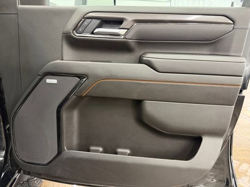 Used 2025 GMC Sierra 2500 AT4 image 26