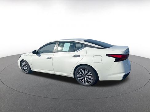 Used 2025 Nissan Altima 2.5 SV image 10