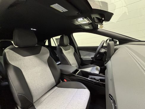 New 2025 Volkswagen ID.4 Pro image 13