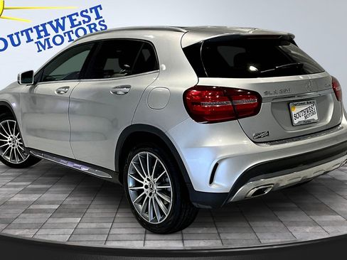 Used 2018 Mercedes-Benz GLA 250 4MATIC image 5