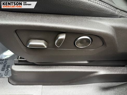 Used 2025 GMC Yukon Denali w/ Sun & Power Step Package image 35