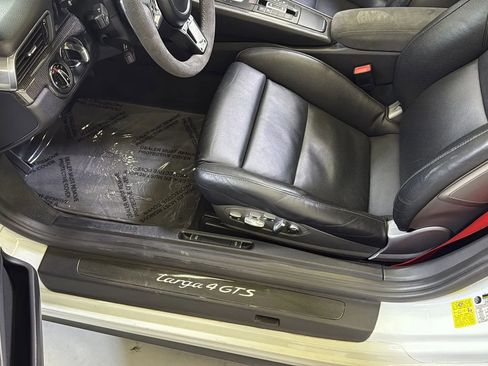 Used 2019 Porsche 911 Targa 4 GTS image 22