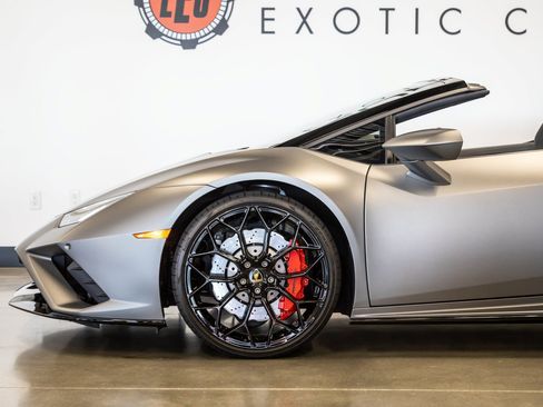 Used 2021 Lamborghini Huracan EVO RWD image 19