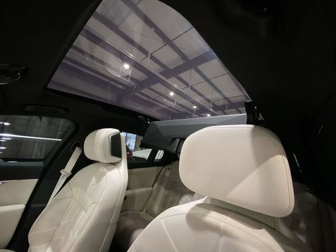 Used 2024 BMW 740i xDrive w/ Executive Package image 12