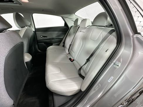 Used 2025 Hyundai Elantra Limited FWD image 28