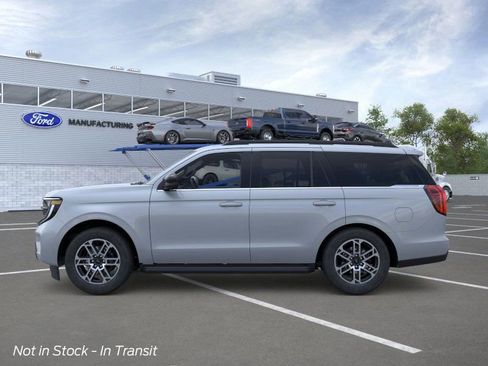 New 2026 Ford Expedition Active image 4