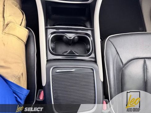 Used 2022 Chrysler Pacifica Limited FWD image 17