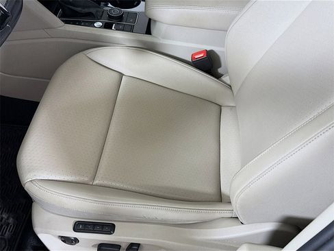 Used 2018 Volkswagen Atlas SEL w/ R-Line Package image 12