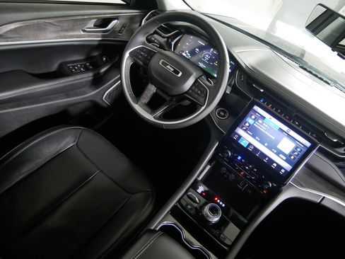 Used 2022 Jeep Grand Cherokee Limited 4xe w/ Luxury Tech Group II AWD/4WD image 9
