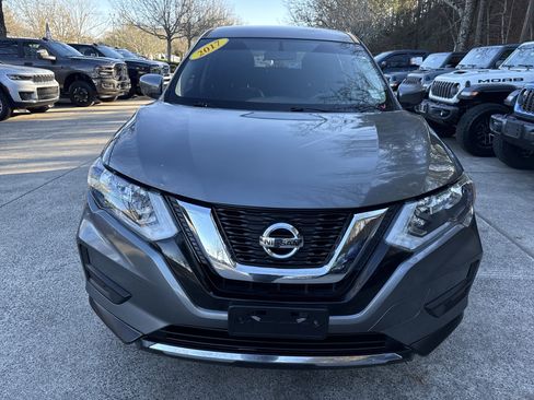 Used 2017 Nissan Rogue S image 2