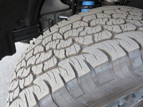 Certified 2025 Toyota Tacoma TRD Off-Road image 41