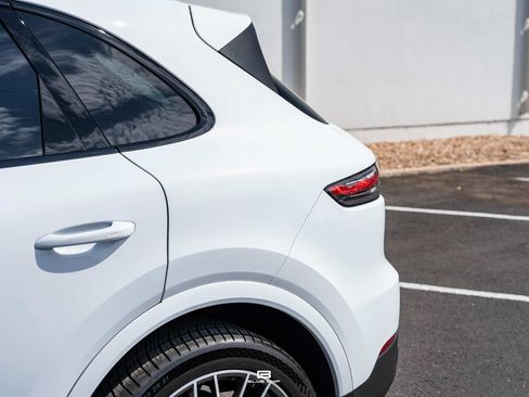 Used 2023 Porsche Cayenne Platinum Edition AWD/4WD image 4