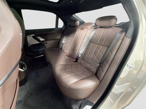 New 2026 BMW 750e xDrive AWD/4WD image 21