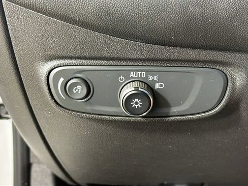 Used 2021 Chevrolet Equinox LS w/ LS Convenience Package FWD image 12
