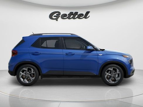 Used 2025 Hyundai Venue Limited FWD image 7