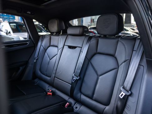 Certified 2026 Porsche Macan AWD/4WD image 44
