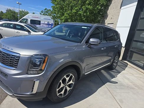 Used 2020 Kia Telluride EX w/ Towing Package AWD/4WD image 3