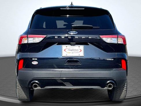Used 2021 Ford Escape SE w/ SE Sport Appearance Package image 4