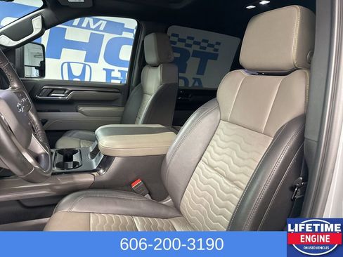 Used 2024 Chevrolet Silverado 2500 ZR2 w/ Technology Package image 34