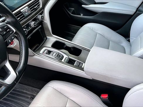 Used 2018 Honda Accord Touring image 8