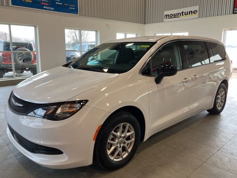 Used 2024 Chrysler Voyager LX image 1