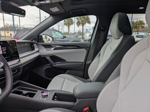 New 2026 Volkswagen Tiguan SE R-Line FWD image 21