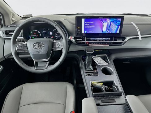 New 2026 Toyota Sienna XLE image 24