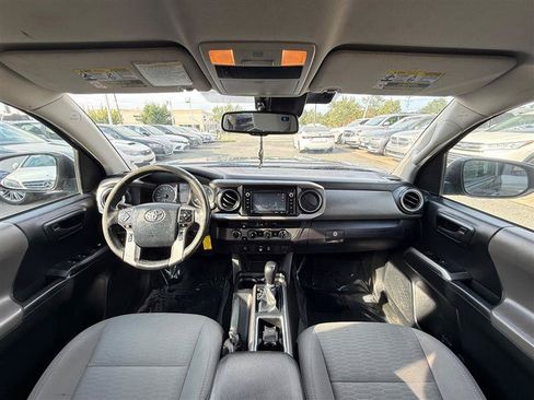 Used 2018 Toyota Tacoma SR5 AWD/4WD image 26